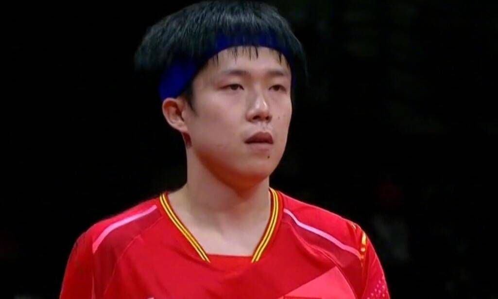 开畅泼辣的女孩丁娜（谢娜 饰）行将与相恋六年之久的业余画家男朋友李晨走进婚姻殿堂，谁知男朋友临阵逃走，与在油画拍卖展上偶尔相逢的鉴赏家林晓毓（金伊彤 饰）坠进爱河。心抱恨气的丁娜对着5块钱买来的天珠立誓，必然要找比李晨好一百倍的男人。或许上天听到了她的心声，缘分真地从天而降。某天，开着宝马、帅气萧洒的有钱令郎哥洛阳（李承铉 饰）来到丁娜眼前，谁知他竟是林晓毓的前男朋友。                                  　　让丁娜愁闷的是，傲岸声张的林晓毓常常挎着李晨在世人眼前年夜秀恩爱，令娜娜抓狂不已。与此同时，洛阳却但愿丁娜和李晨重回于好，以迎回前女友的心。一段奇奥的姻启事此睁开……